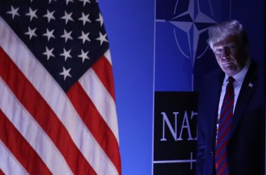 Dice está más que considerando la salida de EE.UU. de la OTAN