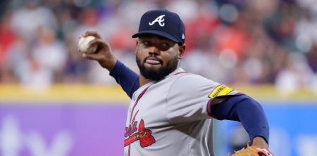 Dominicano Reynaldo López es  movido al bullpen de los Bravos
