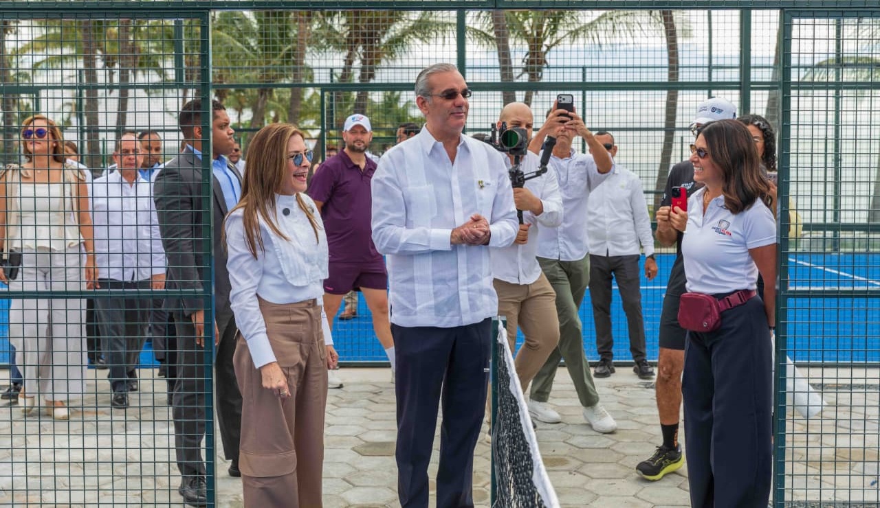 Luis Abinader y Carolina Mejía inauguran Malecón Deportivo