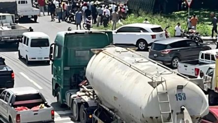 Tres personas murieron tras ser arrolladas en autopista 6 de Nov