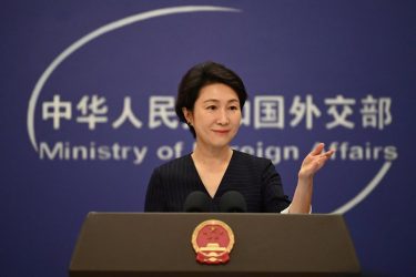 China pide «inmediatamente» a EU detener ataques en Oriente