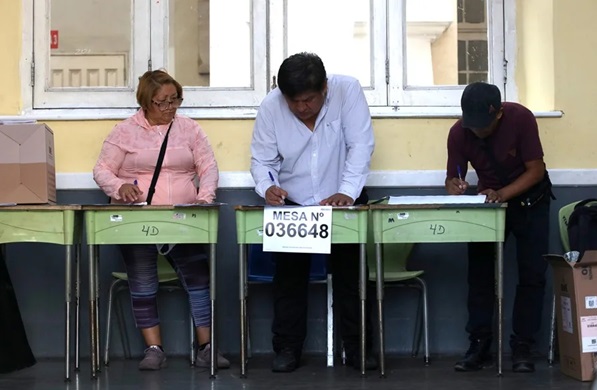 PERÚ: Inicia escrutinio de las elecciones de este domingo imagen