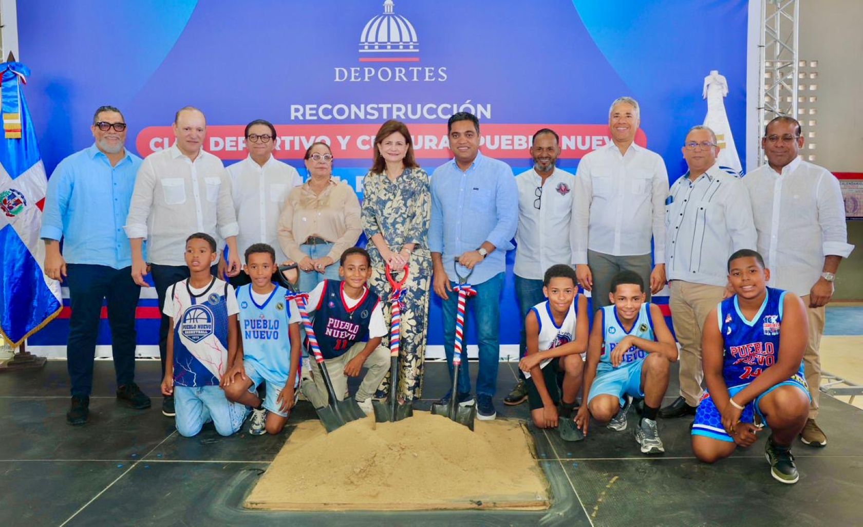 Gobierno anuncia reparación  Club Pueblo Nuevo en Santiago