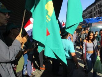 Partido Alianza País recolecta alimentos para pueblo cubano