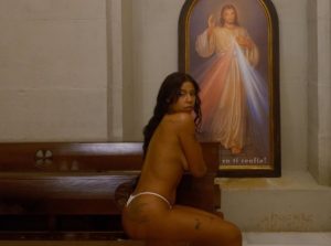 Rapera dominicana Tokischa arma lío en basílica de España Rapera dominicana Tokischa arma lío en basílica de España