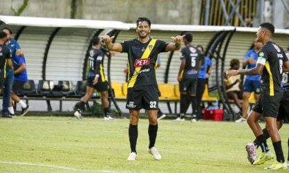 Moca FC doblega a los Delfines con gol 50 de Azcona en la LDF