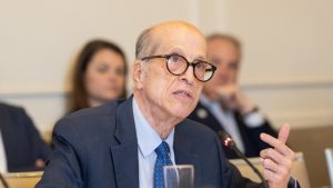 Puig llama pasar de discursos a la acción en el Día de la Tierra