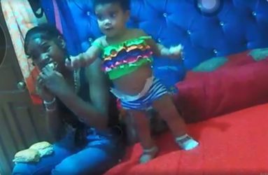 Arrestan padre niña hallada muerta dentro de una mochila