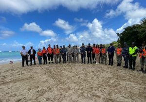 Rescatan 6 personas atrapadas por subida marea; pese alerta Rescatan 6 personas atrapadas por subida marea; pese alerta