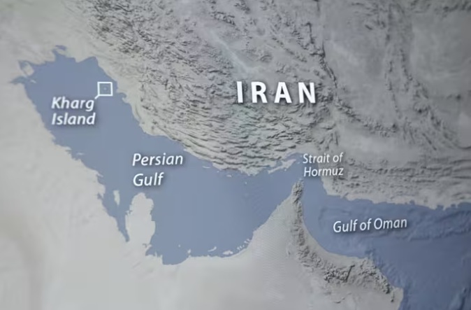 EU ataca la isla de Jark a horas del ultimátum de Trump a Irán