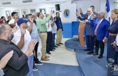 Dice PRM ha llevado RD a un triple nivel de endeudamiento