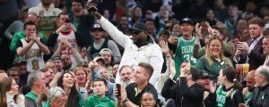 Expelotero Big Papi encabeza celebridades en playoffs NBA