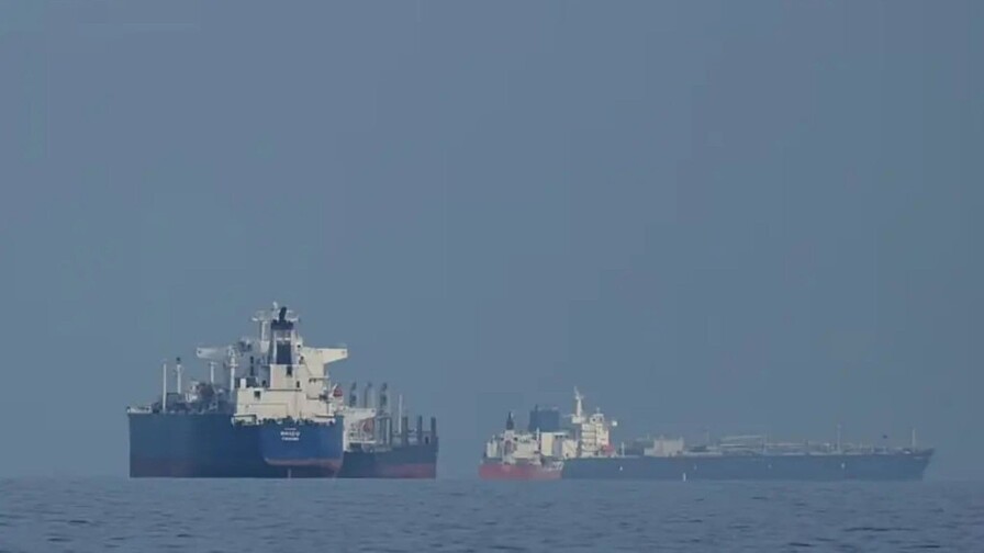 Irán declara totalmente abierto Ormuz; EU mantiene bloqueo