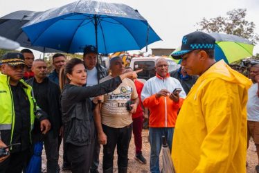 Alcaldesa Mejía dirige acciones  para mitigar daños en zonas SD