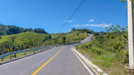 Abinader entrega carretera une Tavera y Jarabacoa, en La Vega