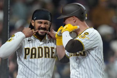 Manny Machado conecta tres hits y anota 3 en victoria Padres