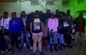 ERD detiene dominicano iba en jeepeta con 21 haitianos ilegales ERD detiene dominicano iba en jeepeta con 21 haitianos ilegales
