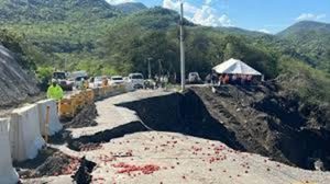 Digesett cierra vía hacia San José de Ocoa por un derrumbe