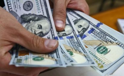 El dólar sigue en picada; bajó 24 centavos y era vendido a $60.10
