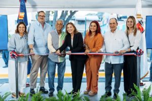 Alcaldesa del DN entrega un parque en Urbanización Solimar