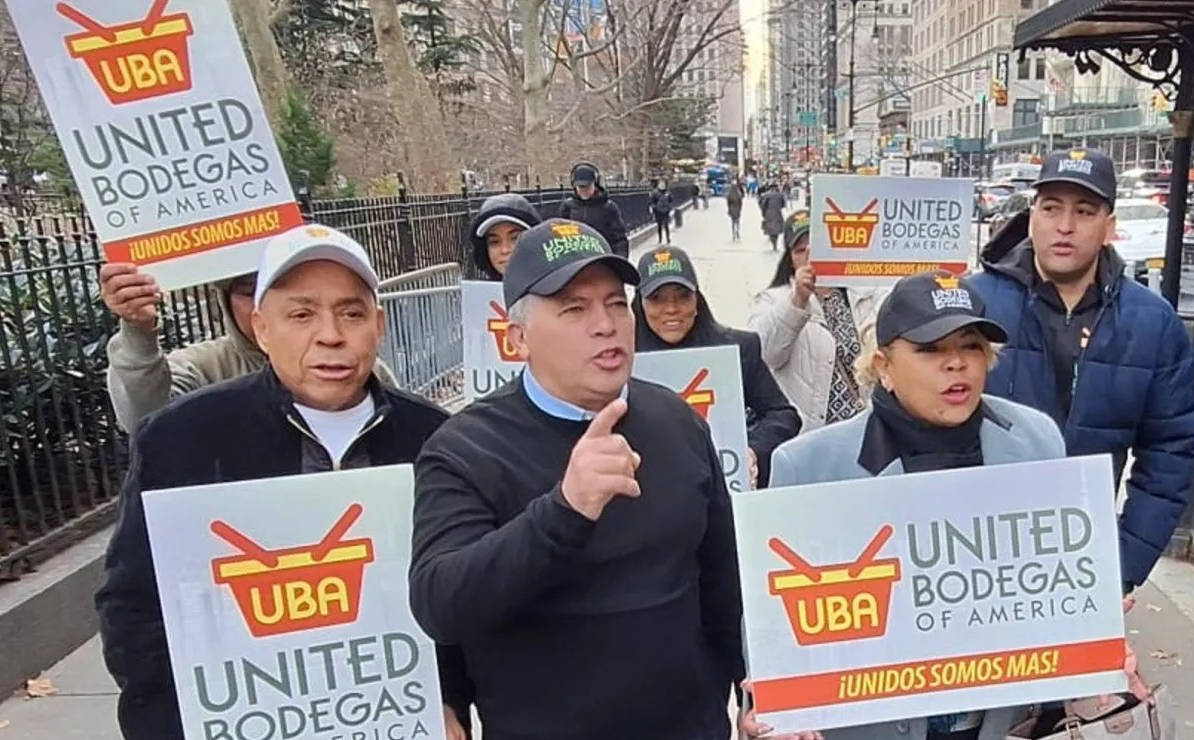 NY: Anuncio del alcalde genera controversia entre bodegueros imagen