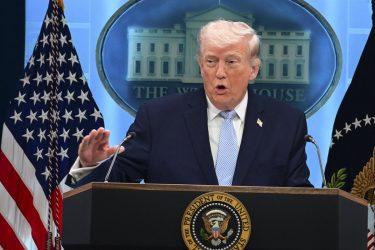 Trump asegura que EU tiene «totalmente sellado» Ormuz