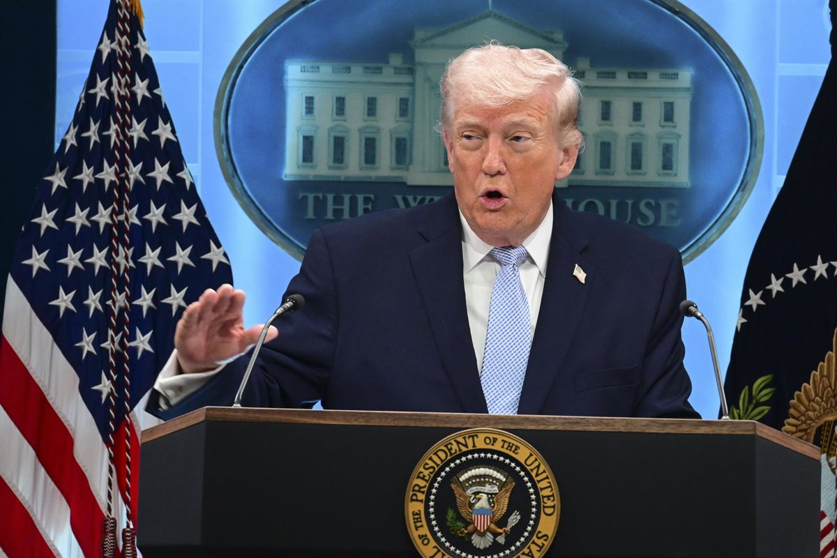 Trump asegura que EU tiene «totalmente sellado» Ormuz