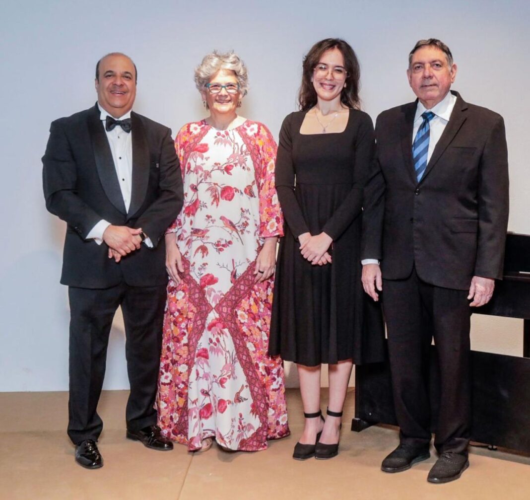«Dos Calles, Espacio Creativo» presenta al tenor Enrique Pina
