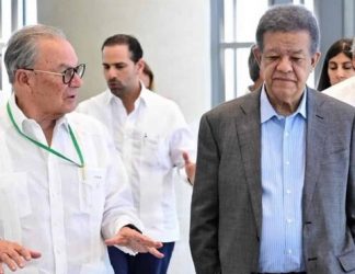 Leonel visita Centro Rainieri en zona turística de Punta Cana