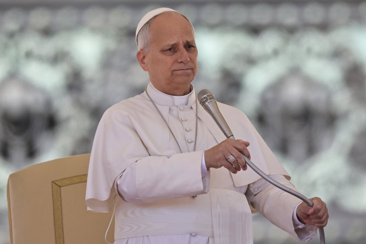 Papa León denuncia «idolatría del dinero» como raíz conflictos