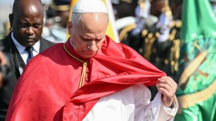 Papa León dice no le interesa debatir con Trump guerra Irán