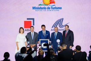 Asociación de Bancos reconoce labor del Ministro de Turismo