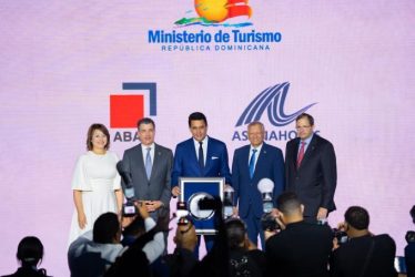 Asociación de Bancos reconoce labor del Ministro de Turismo