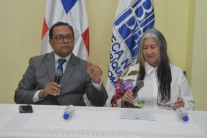 Otorgan Premio de Literatura Infantil a César Sánchez Beras