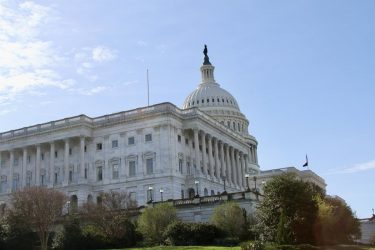 EEUU: Senado rechaza limitar poderes guerra de Trump a Irán