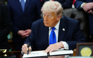 EU: Trump firma ley reactiva Seguridad Nacional tras cierre