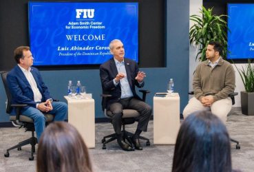 FLORIDA: Abinader dialoga con estudiantes dominicanos