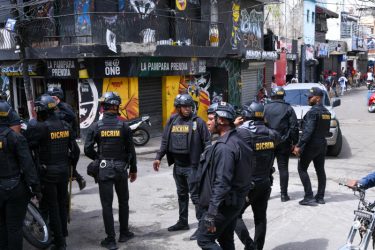 Intervienen calle 42 Capotillo y arrestan a siete por drogas