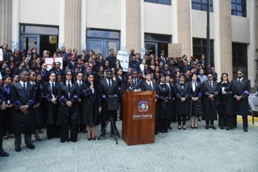 Con aparente calma se inicia un  paro judicial en R. Dominicana