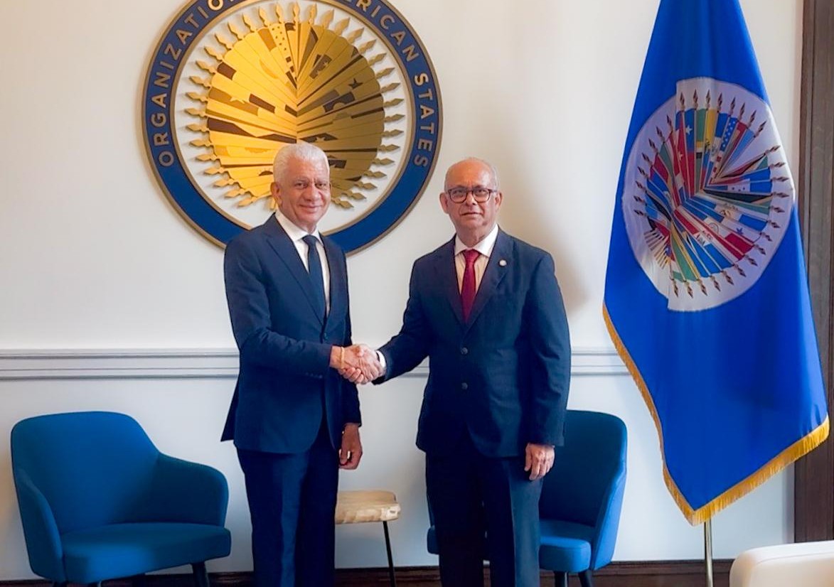 EU: Presidente Senado de RD se con secretario general de la OEA imagen