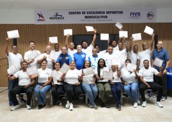 Capacitan técnicos de voleibol internacionales para los JCC Capacitan técnicos de voleibol internacionales para los JCC