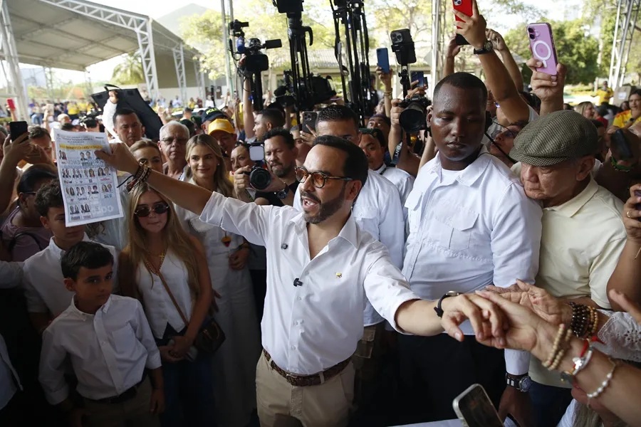 COLOMBIA: De la Espriella y Cepeda van a segunda vuelta