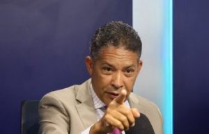 Llama Abinader «poner orden» en elección autoridades PRM