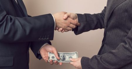 Periodistas a la venta, camaleones con pluma