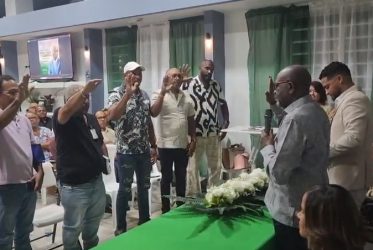 FP juramenta miembros en PR  provenientes del PRM y PLD