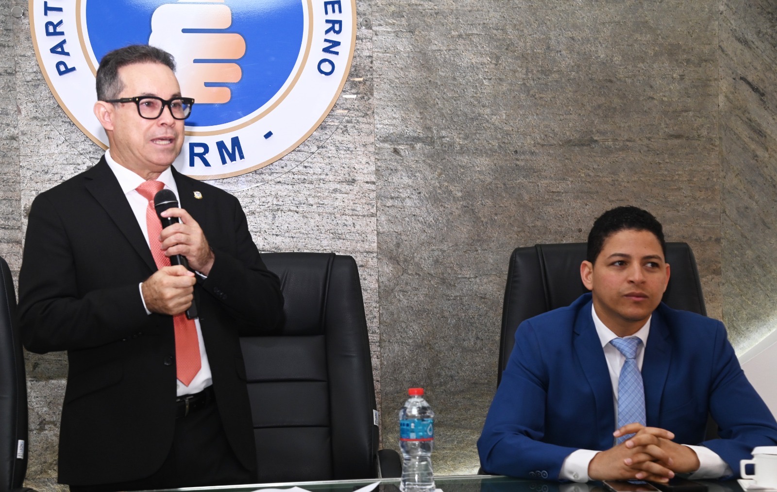 Diputados del PRM aprueban posponer elección autoridades imagen