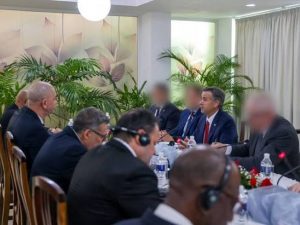 Director CIA mantiene reunión con representantes cubanos