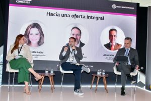BHD expone su oferta para mujeres mayores en congreso