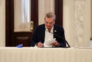 Abinader crea comisión para la transformar sistema educativo