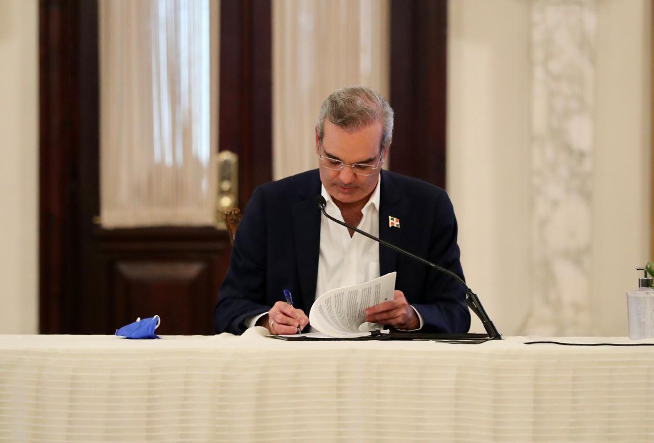 Abinader crea comisión para la transformar sistema educativo